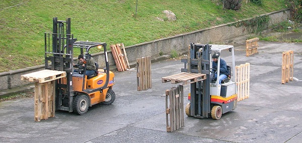 Học lái xe nâng Thủ Đức | Chứng chỉ lái xe nâng | Học lái xe nâng Tại sao bạn phải chọn Trường dạy lái xe nâng của chúng tôi