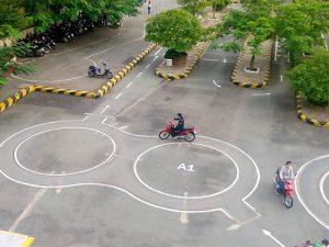 Thi Bằng Lái Xe Máy Hóc Môn - 1 Tuần Thi - Lấy Bằng Nhanh THÔNG BÁO TUYỂN SINH THI BẰNG LÁI XE MÁY A1 THÁNG Quý học viên Lưu ý : Cũng như mọi năm, vào thời điểm này lượng hồ sơ thi bằng lái xe máy ở Hóc Môn rất đông.