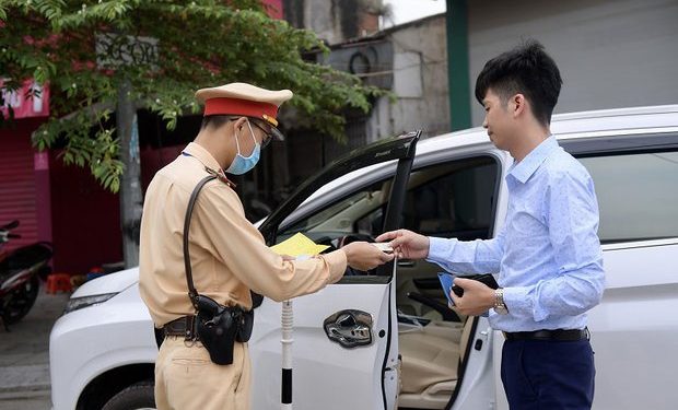 Sử dụng đăng ký xe ô tô đã hết hạn bị phạt như thế nào?